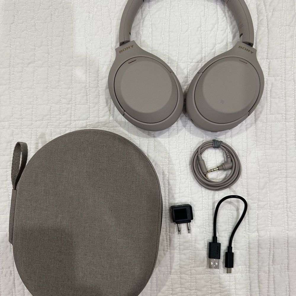 Sony WH-1000XM4 Silver Wireless Premium Noise Cancelling Headphones